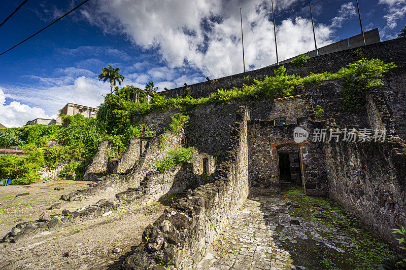 Salle de la Comédie的入口，剧院的房间，曾经是。1902年，Pelée火山爆发，造成近3万人死亡。